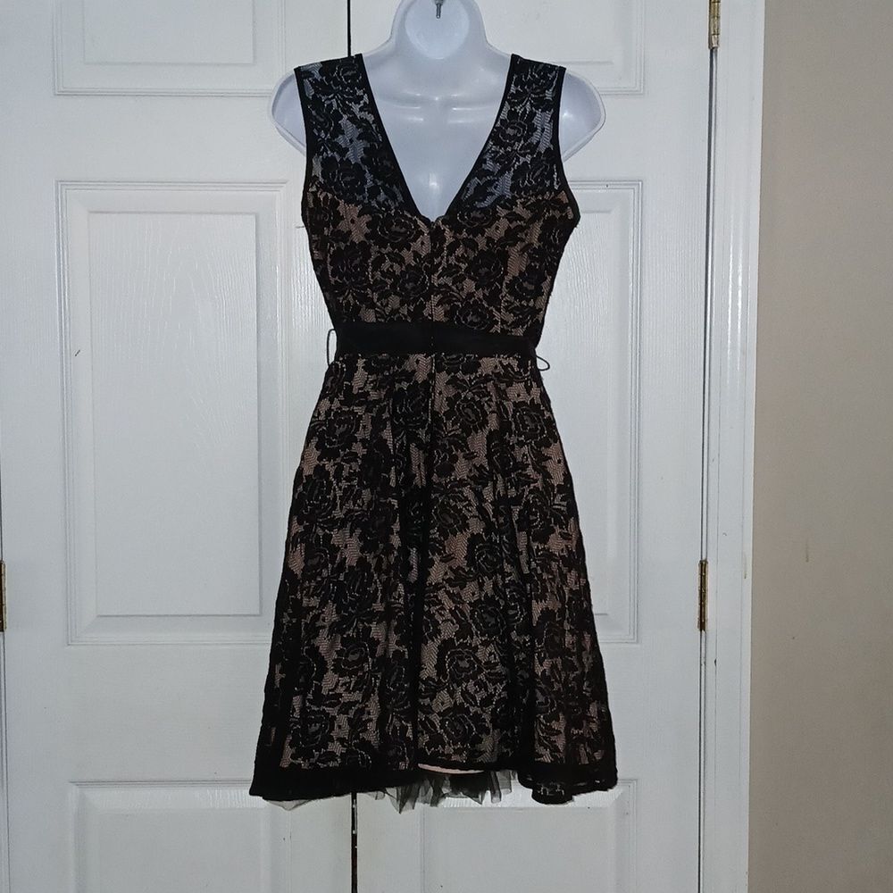 DJ-Jaz black illusion lace midi flare skirting Sz 8 NWOT - Picture 4 of 7